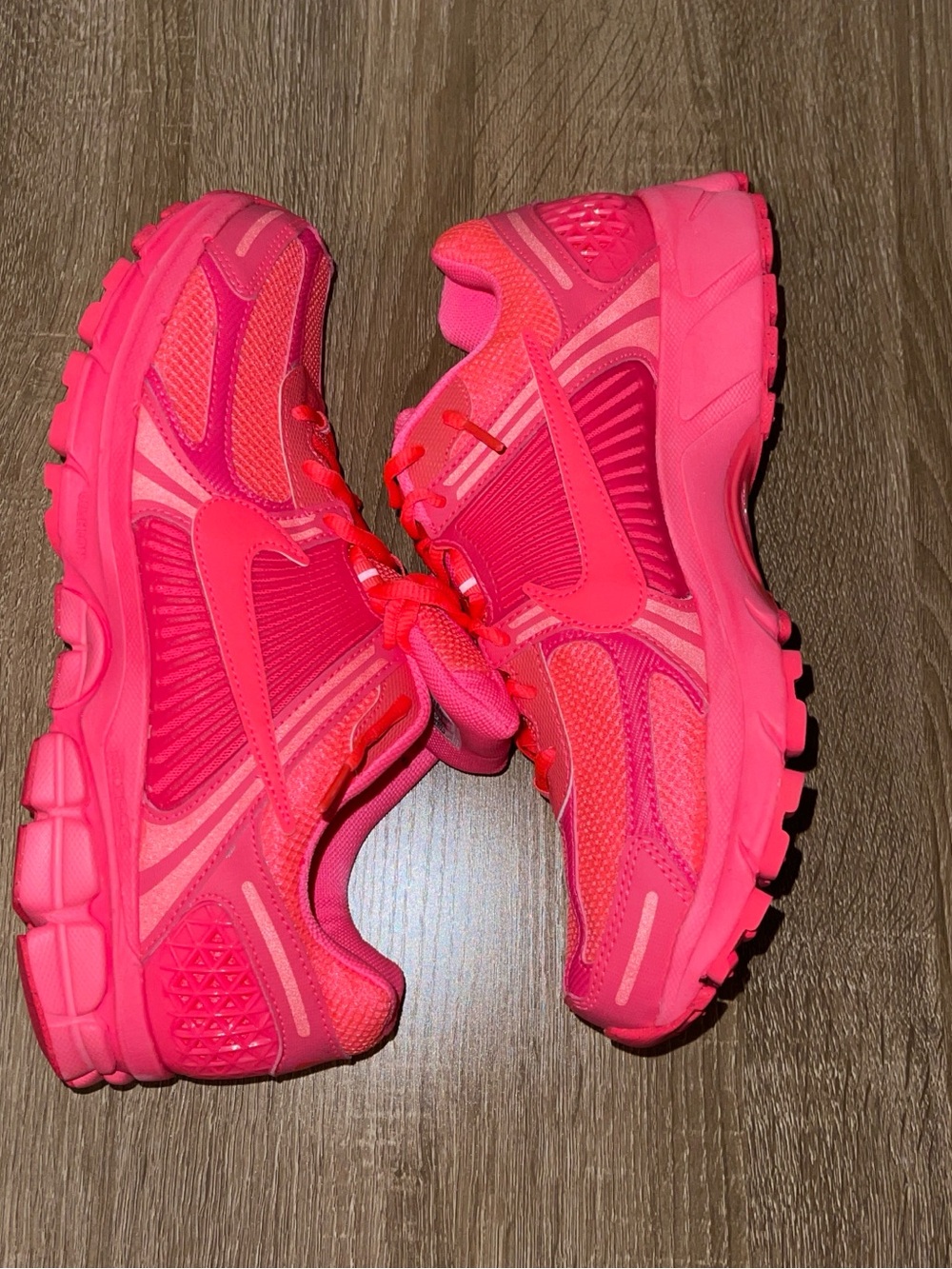 Nike Zoom Vomero 5 Hot Punch Pink Blast Men’s 11 / Women’s 12.5 NWOB